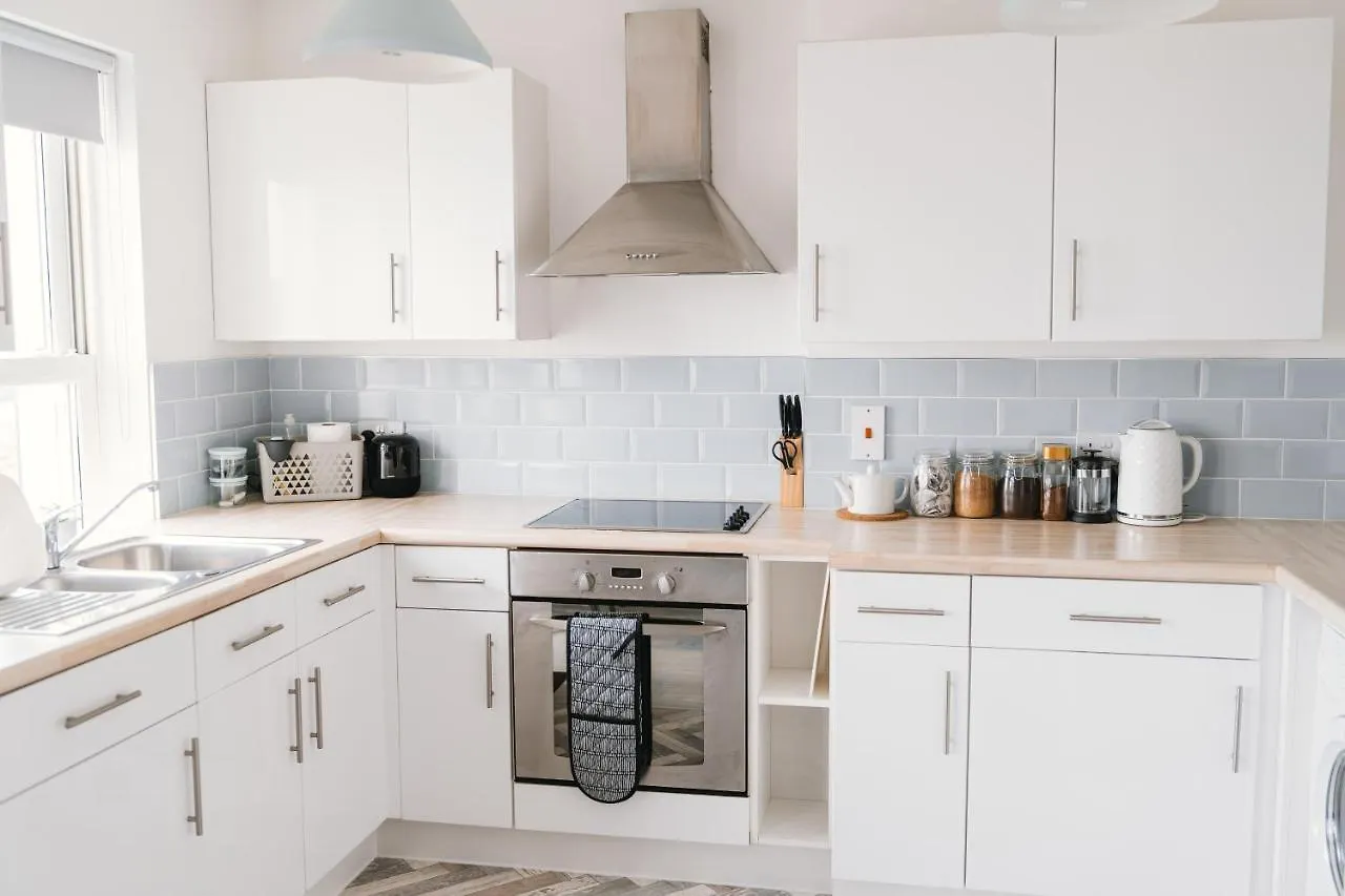 Barry Island Beachfront Apartment - Stunning Bay Views And Private Parking United Kingdom