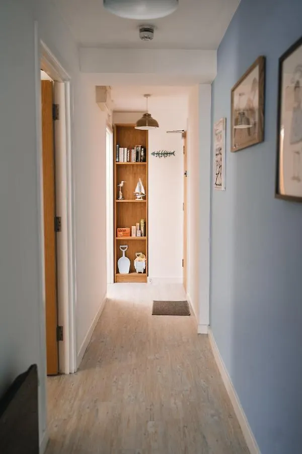 Barry Island Beachfront Apartment - Stunning Bay Views And Private Parking