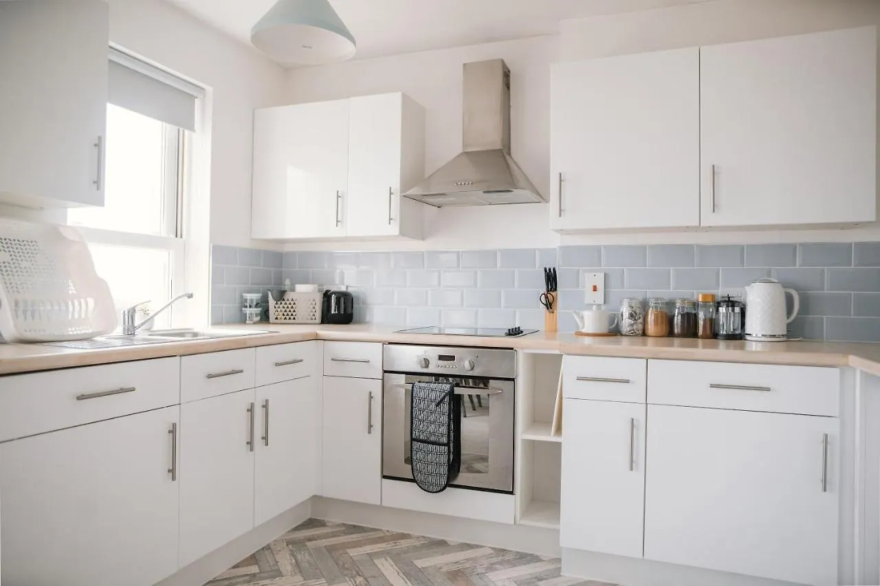 Barry Island Beachfront Apartment - Stunning Bay Views And Private Parking 0*,  United Kingdom