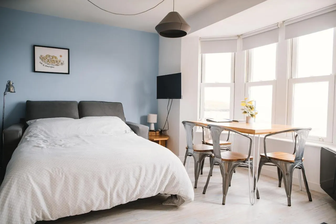 Barry Island Beachfront Apartment - Stunning Bay Views And Private Parking